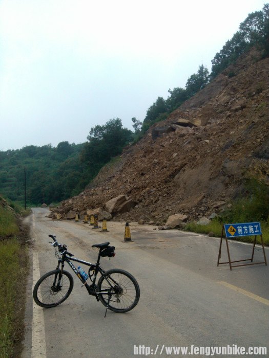 又遇塌方路，小心