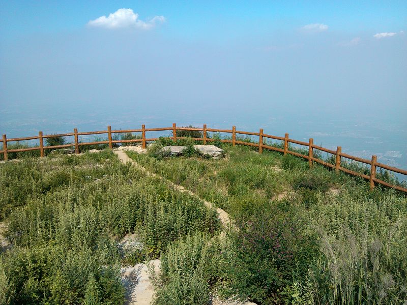 玫瑰园下山的瞭望塔