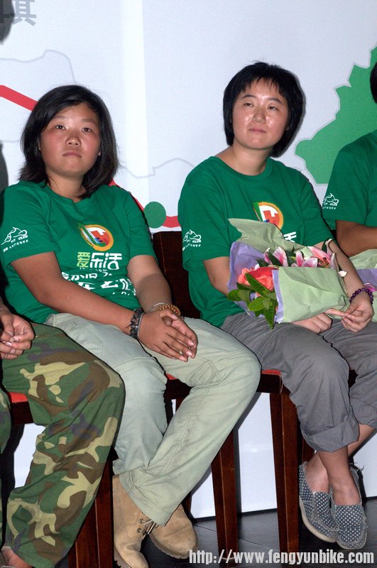 只有两名女骑手