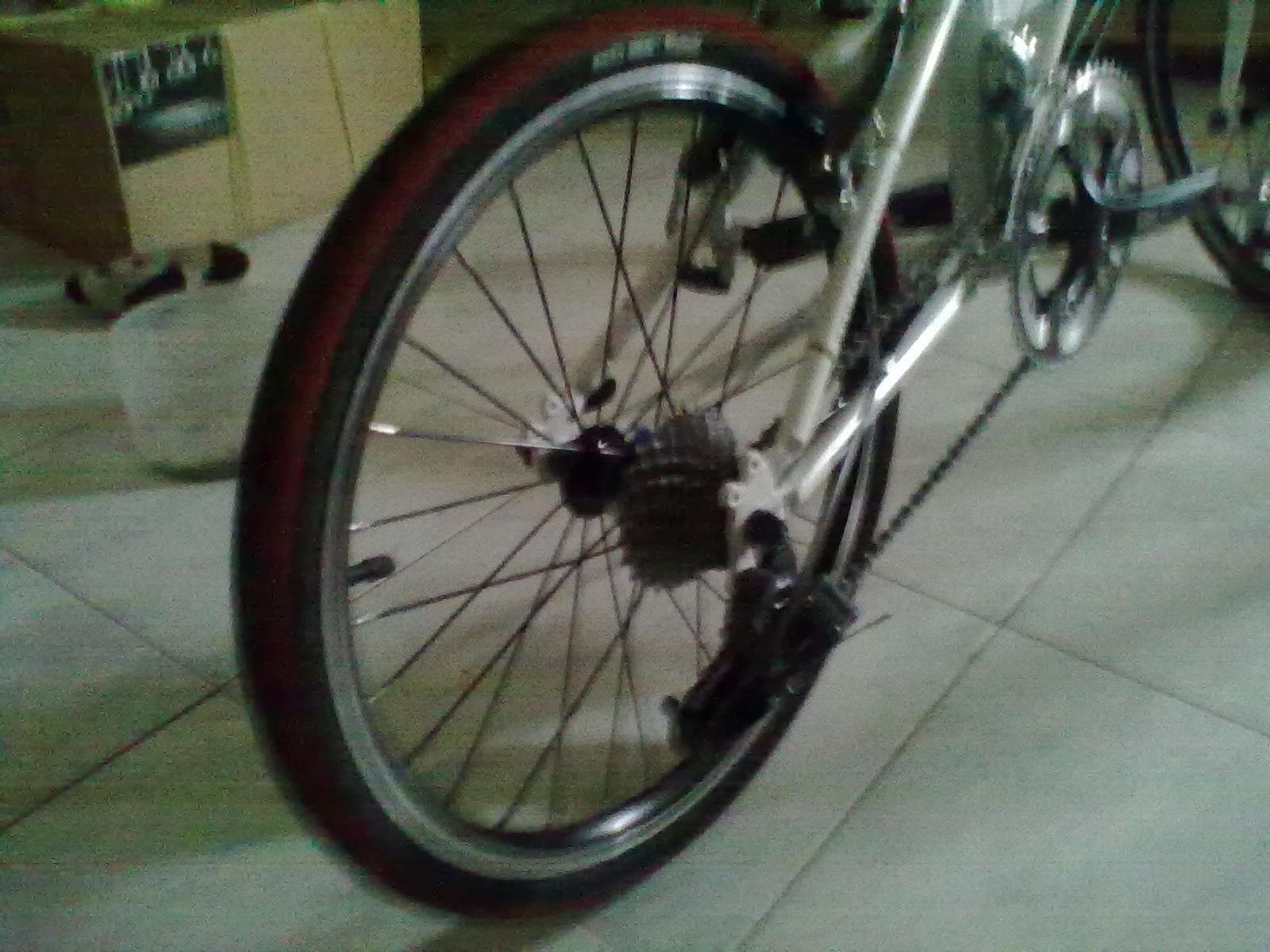 X7的后拨 这小轮子竟然能打100的胎压