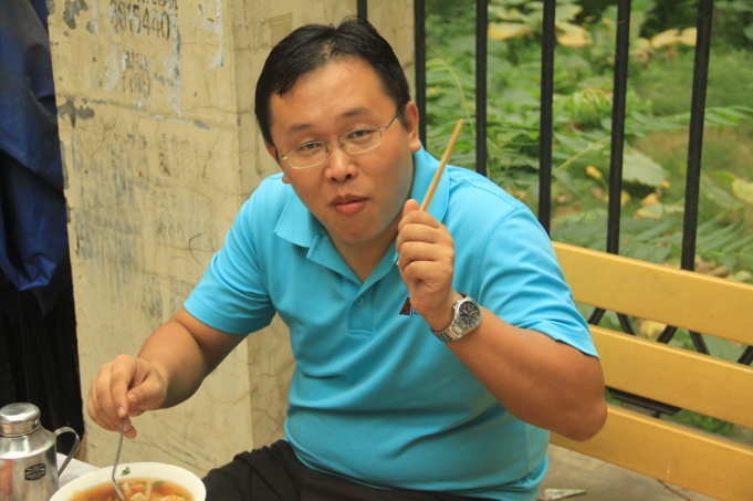 这是我们可爱又可敬的大厨 今天吃的唯一一顿不总自己做的吃的