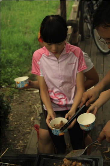 第一锅烤鸡出锅 第一碗烤鸡到手