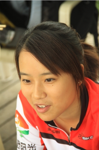 木兰队开始饭后休闲活动 自我介绍（我们腐败团的吃货）