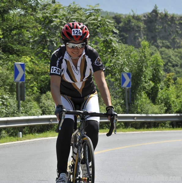 这个是贵人大姐吧！不对的话，大家吱声，因为我不认识她！照片是在东方红网站上偶然发现的。 ...