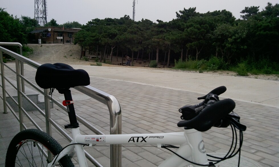 公厕看向快活林