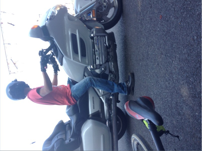 路上偶遇摩托车车队