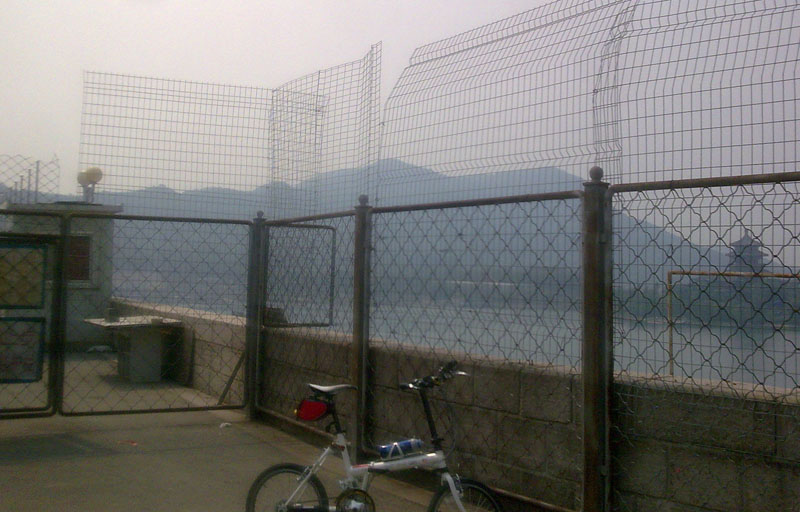 十三陵水库北岸