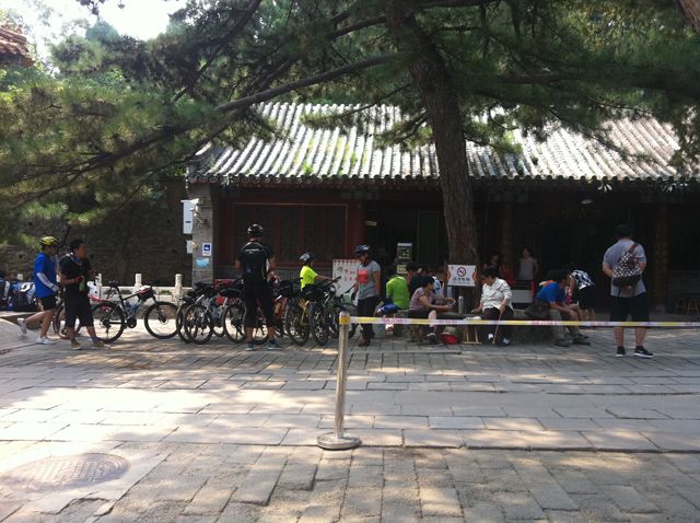 有一队车友比我们到的早