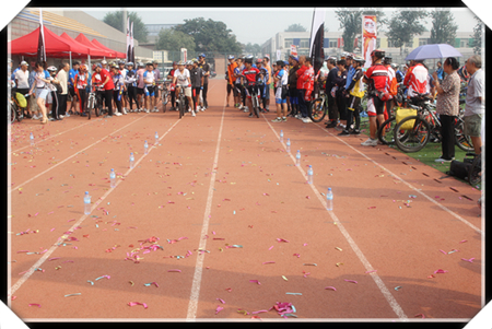 自行车障碍比赛