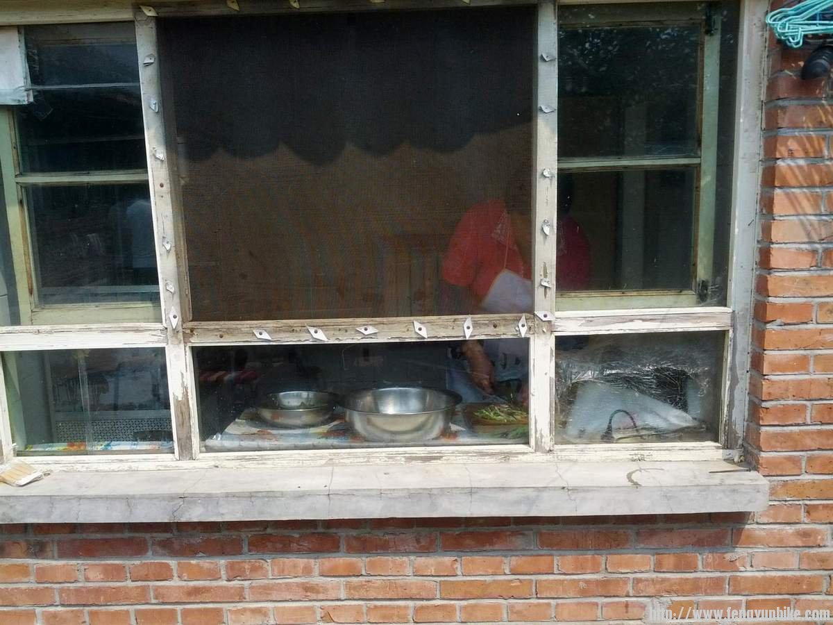 开放式厨房，可以参观做菜