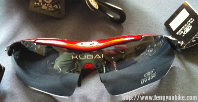 还是蛮有型的，镜架有红黑、蓝黑、纯黑三种颜色