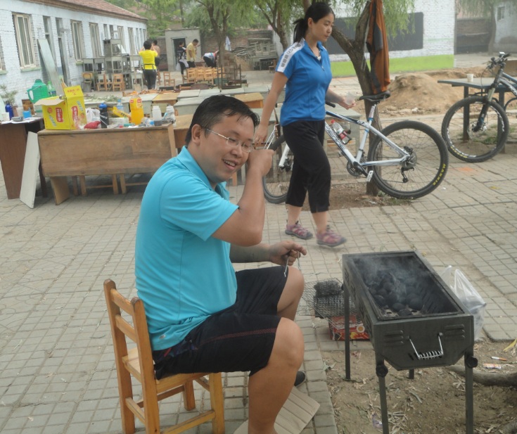 大厨-通勤，正在为我们准备伙食
