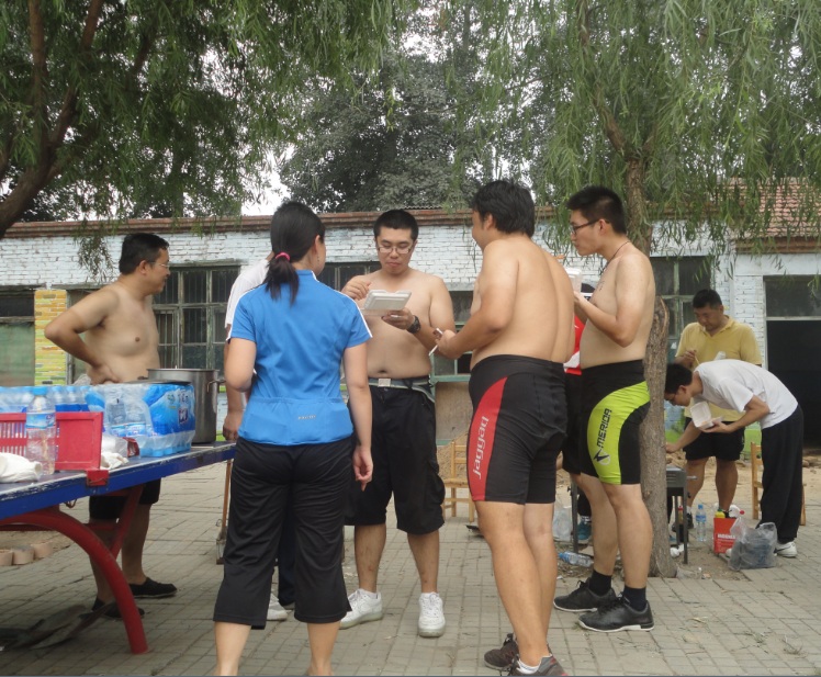 皓皓，大家都在眼巴巴的望着你，你是在做一个吃螃蟹的人吗?