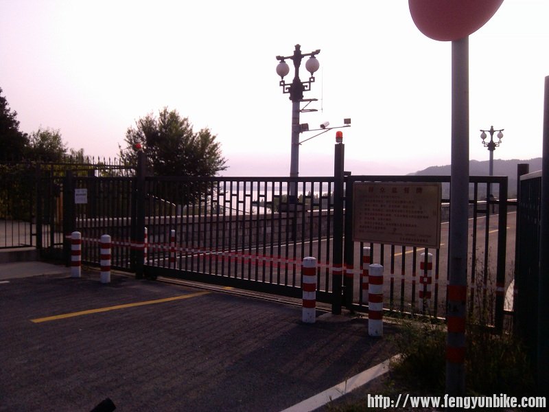 清晨的九松山副坝，禁止入内。只能在外边看看！