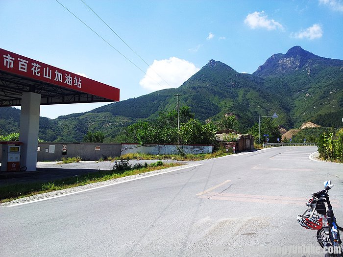 19-1百花山加油站.jpg