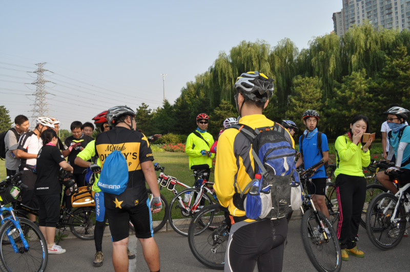 本人打酱油，到了仰山桥就回家了，发一张掩映在人群中的我，哈哈