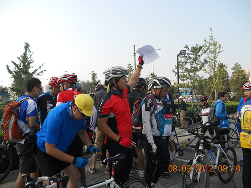 人呢。人呢。。看这儿。点名啦。。