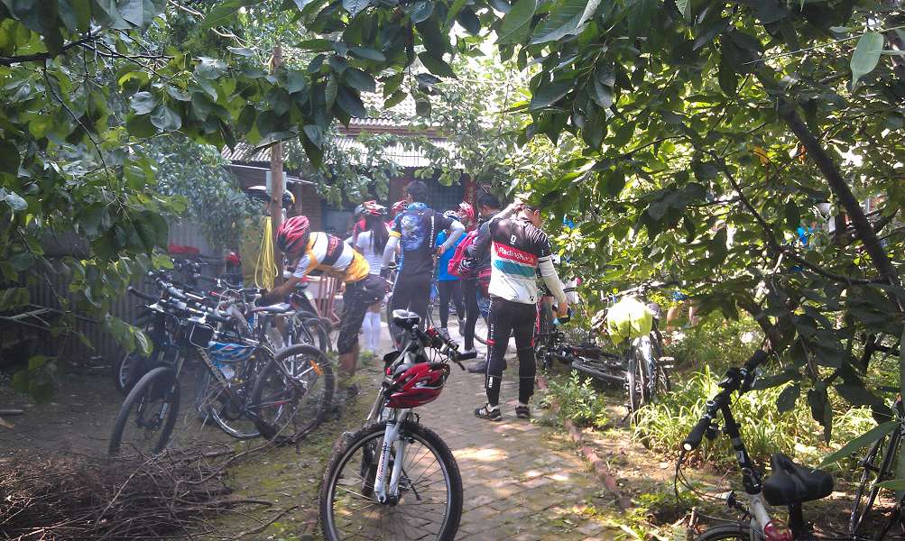 农家篱舍，环境悠然，准备开饭啦啦啦