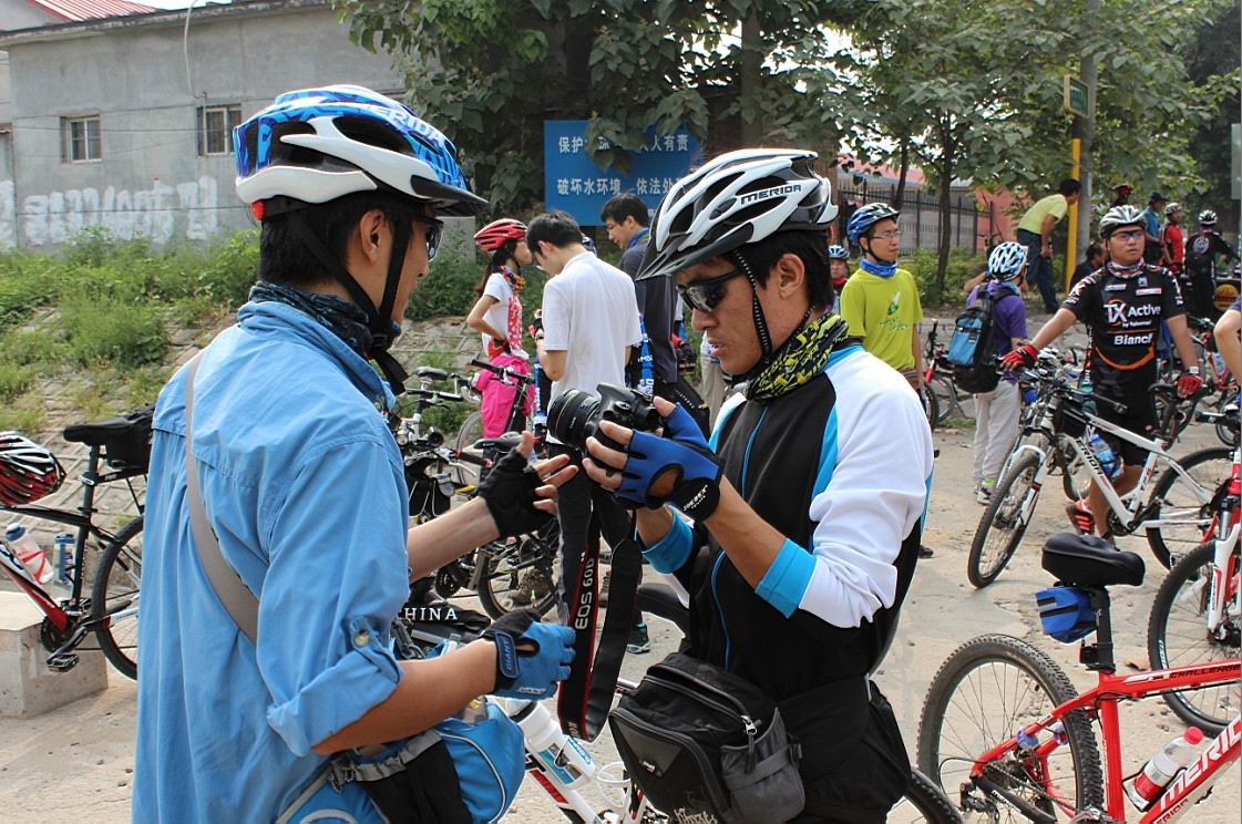 老七与小小白讨论摄影