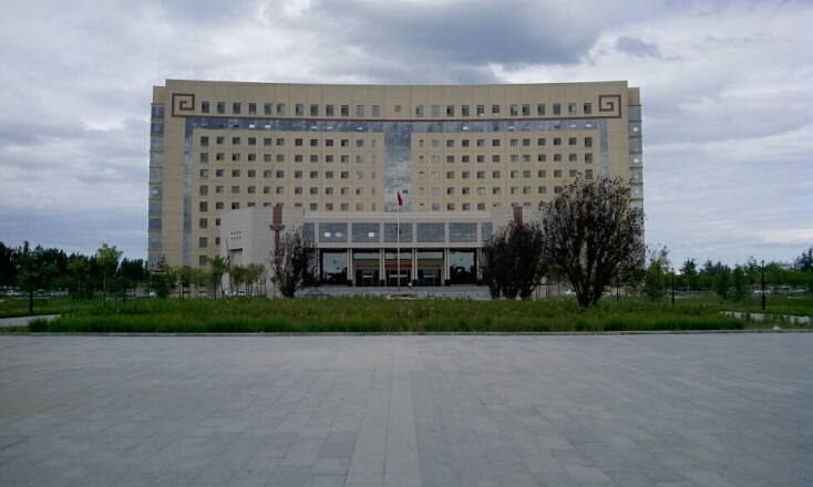 某县盖的大楼，真气派