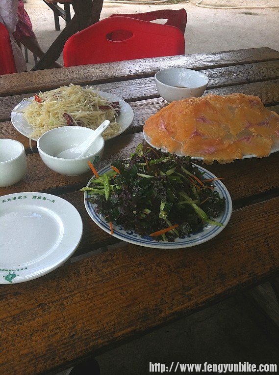 农家乐吃鱼，刺身比烧烤更能吃出鱼的原味。