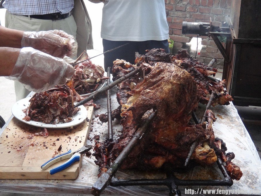 烤全羊切割中loading......