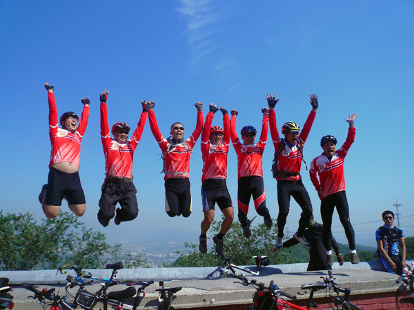 穿衣服的才有资格蹦高