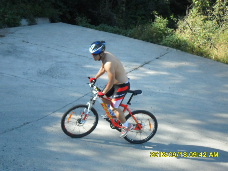 给力的肉色骑行服