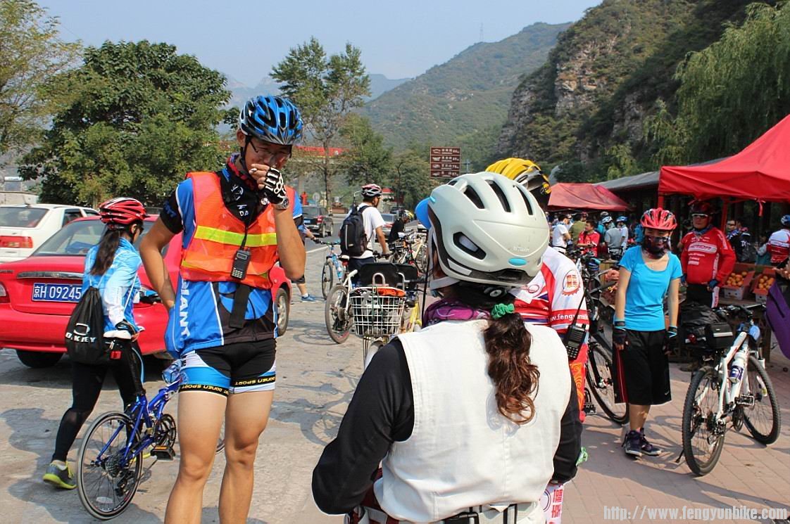 4热心为大家服务的大个子