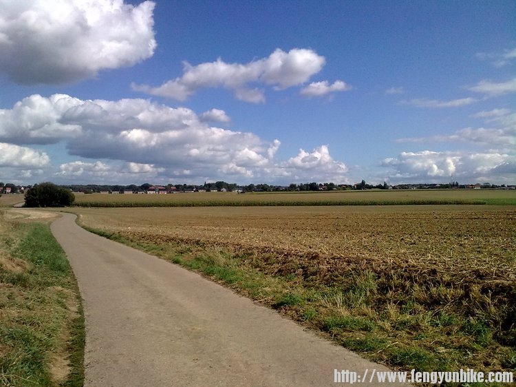 蓝天白云+田地 2