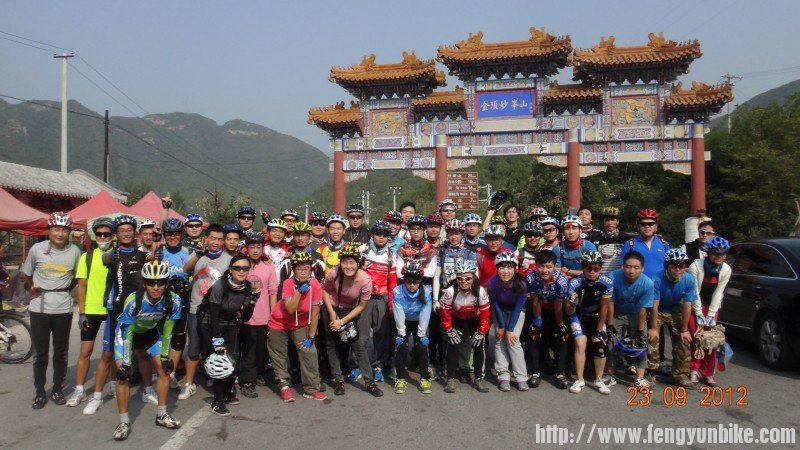 北线小分队牌楼留影