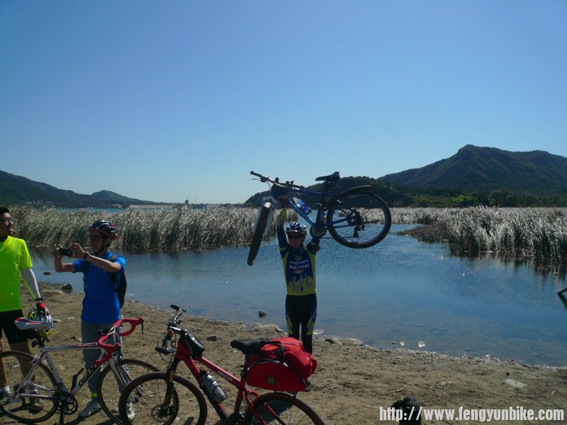 举起来，赶紧照啊！