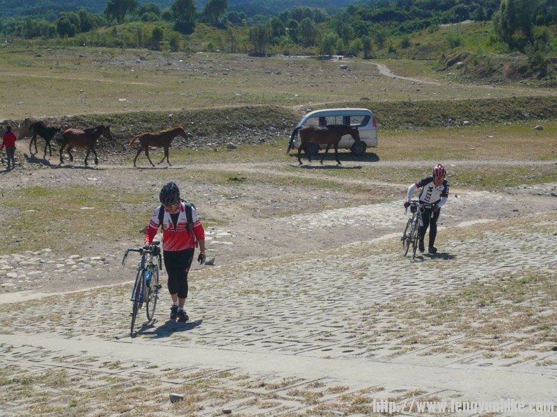 推吧！叫你们路上欺负山地！