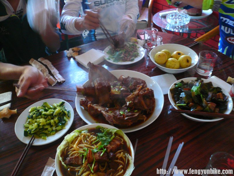 这不是拍虚了，是大棒骨腾腾的香气，难以抵挡的诱惑！