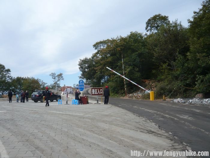 还有4公里就断路收费.JPG