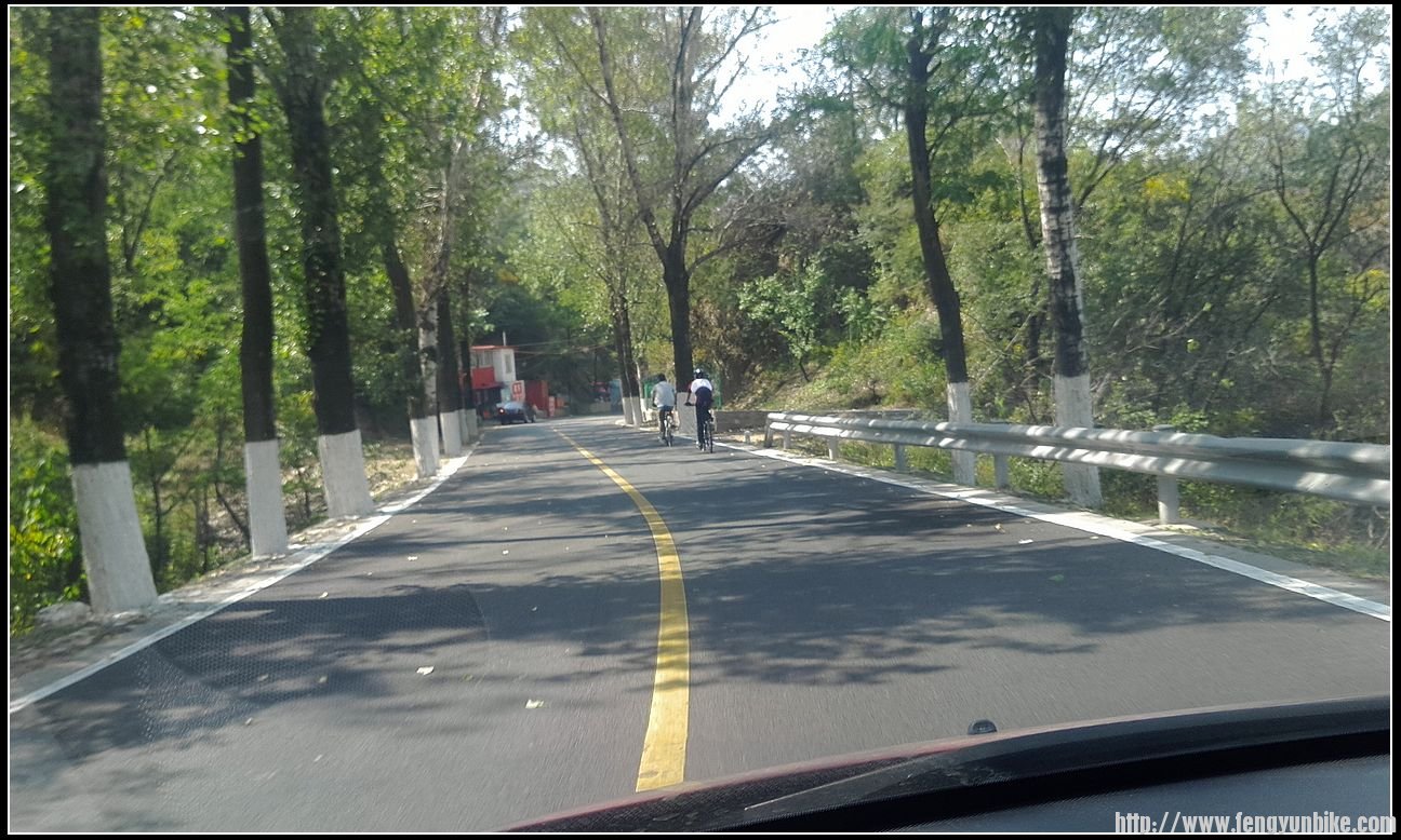 解字石下坡的路上