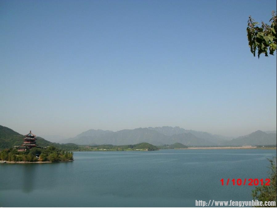 美丽的十三陵水库.JPG