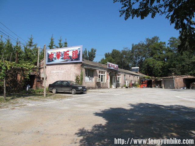 距离千灵山不远的大饭店