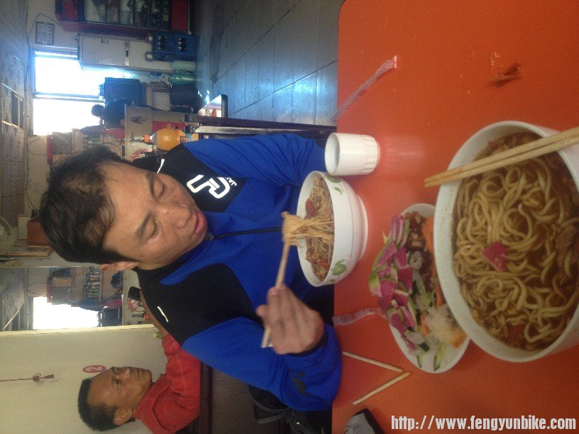 周口店结识的骑友，偷拍的，未获版权许可^_^