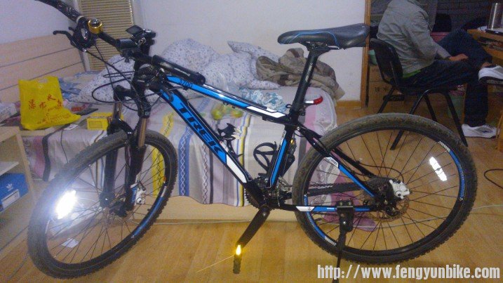 整车照片，晚上照的别介意。