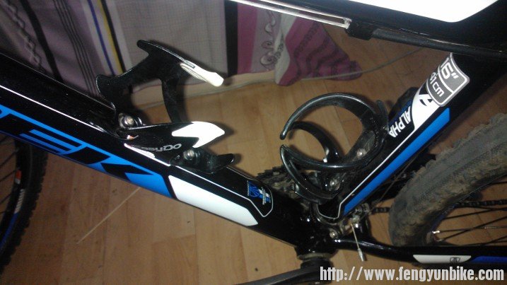 送的两个水壶架子