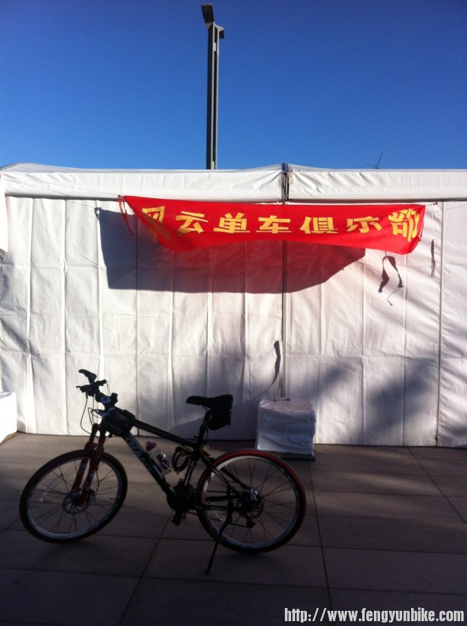 来早了，开门前