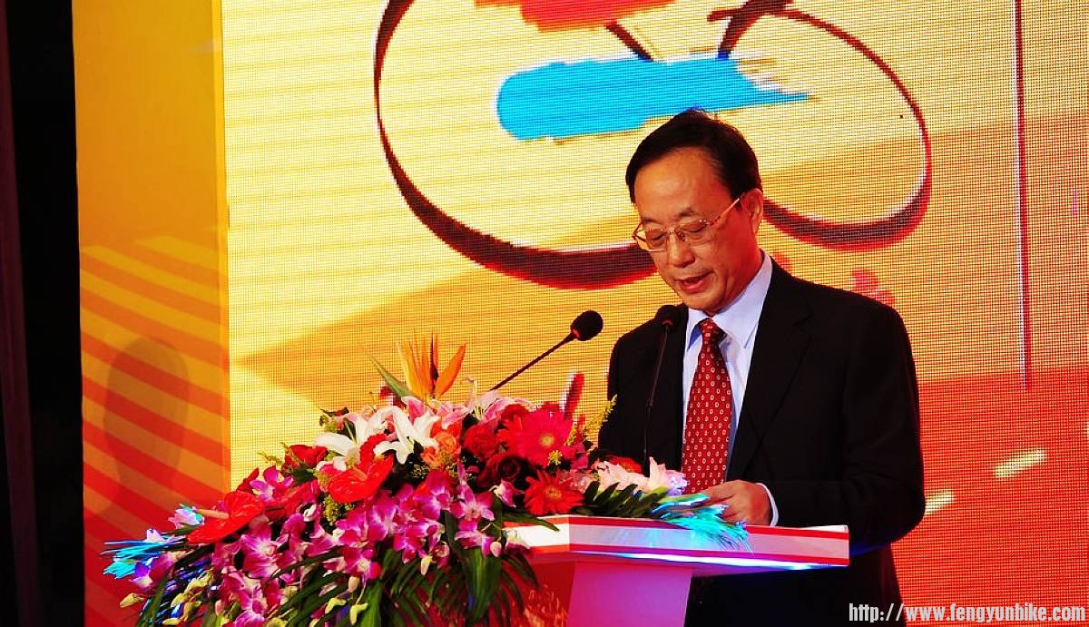 北京奥运城市发展促进会常务副会长、赛事组委会主席刘敬民在闭幕式上致辞 ...