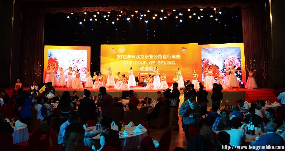 闭幕式为嘉宾安排精彩节目