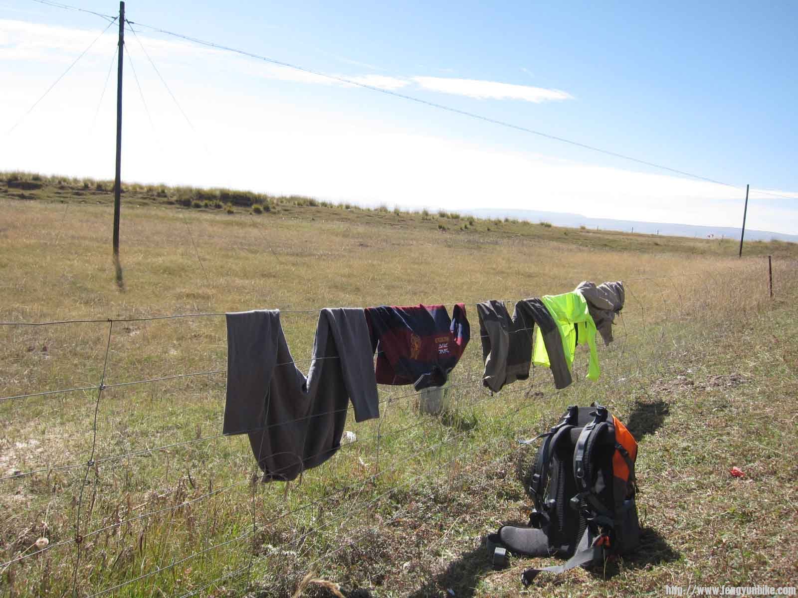 等朋友的过程中，晒晒衣服