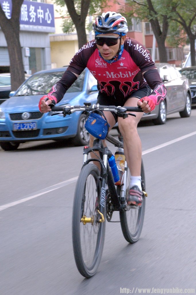 第六名6,杨树荣56岁    3,15'34''的山地相当的沉