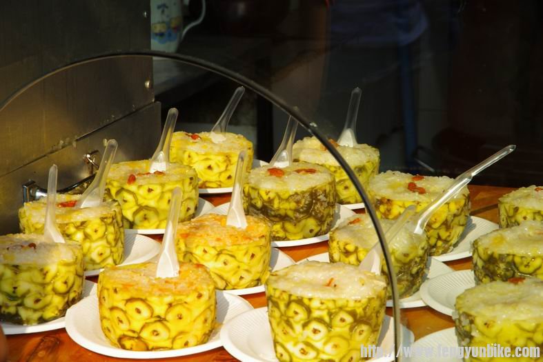 开始锦里的小吃。。诱惑人呀。。。