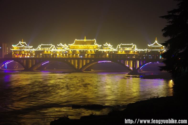 雅安的廊桥。。现代建筑