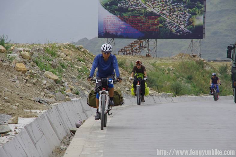 。。出泸定了。