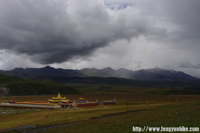 到新都桥有时间去塔公看看吧。。后有晴天照片